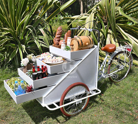 Carrito de comida al aire libre con materia prima de soja y bicicleta de carga eléctrica de tres ruedas