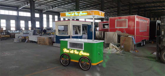 OEM CE aprobado 4 ruedas Cargo Bike con congelador Carritos de venta de alimentos para la venta helado triciclo eléctrico