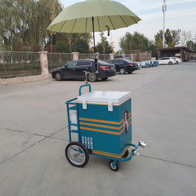 Un carrito de bicicletas para vendedores callejeros
