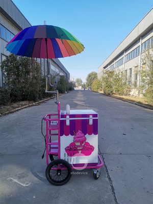 Un carrito de bicicletas para vendedores callejeros
