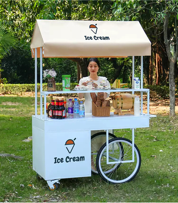 Estación de dulces sostenibles helados ecológicos y café