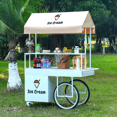 Los lobbies de los hoteles urbanos dan la bienvenida al carrito de helados y café